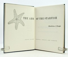 THE ARM OF THE STARFISH Madeleine L’Engle 1974 8th Printing HBDJ VGC
