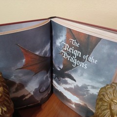 World of Ice and Fire : The Untold History of Westeros and the Game of Thrones