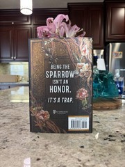 Shield of Sparrows Devney Perry GOLD Edition Romantasy – sprayed edges