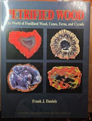 PETRIFIED WOOD The World of Fossilized Wood,Cones,Ferns,and Cycads#B-19
