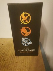 Trilogy Boxed Set – Catching Fire – Mockingjay by Suzanne Collins (2013,…