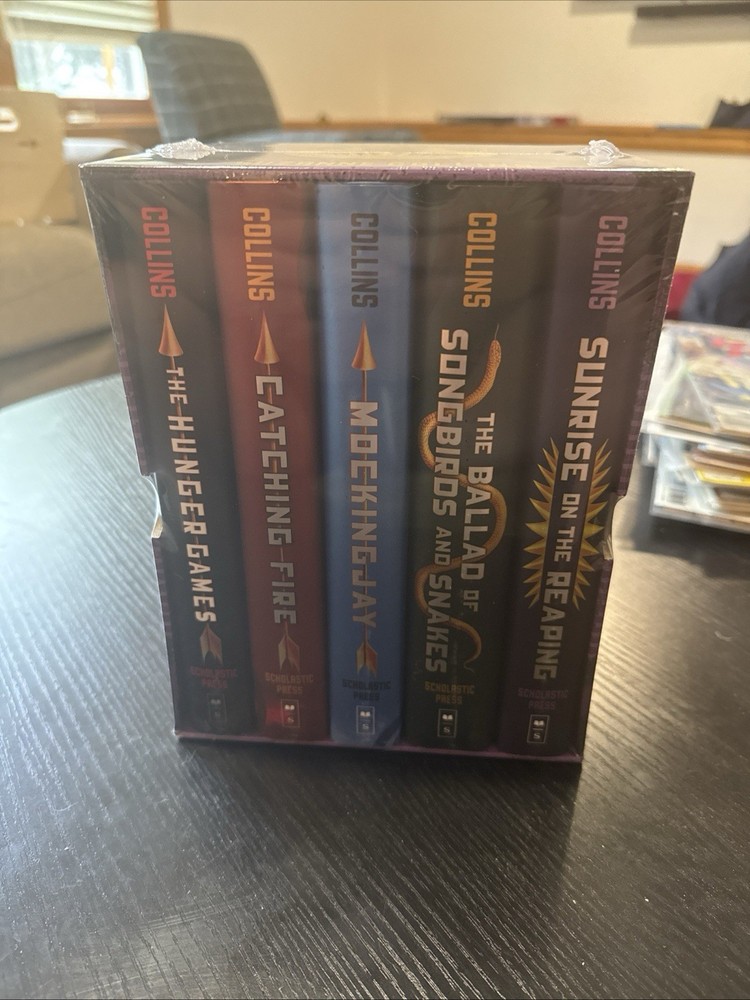 Hunger Games 5-Book Hardcover Box Set (the Hunger Games, Catching