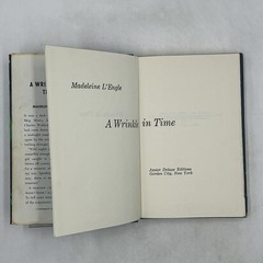 A WRINKLE IN TIME Madeleine L’Engle 1962 1st Ed HC DJ Vintage Blue BCE