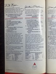 PILLSBURY HOLIDAY BAKING RECIPES COOKBOOK 96 PAGES 2000 COOKIES SPRITZ CHRISTMAS