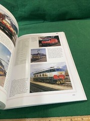 The World Encyclopedia of Locomotives by Garratt, Colin (KJT429)
