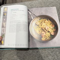 Jamie Oliver – One: Simple One-Pan Wonders. English, 312 Pages